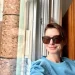 Anne Hathaway con gafas