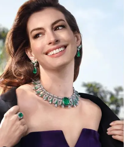 anne hathaway ojos almendrados