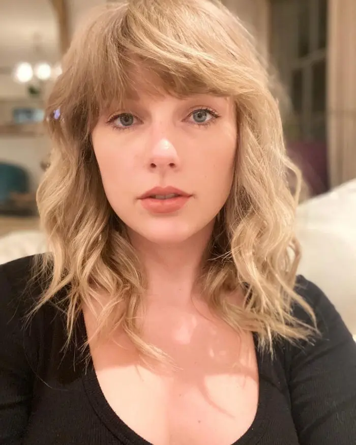 cantante con ojos más hermosos