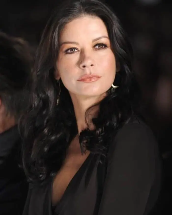 Catherine Zeta-Jones con Ojos Profundos