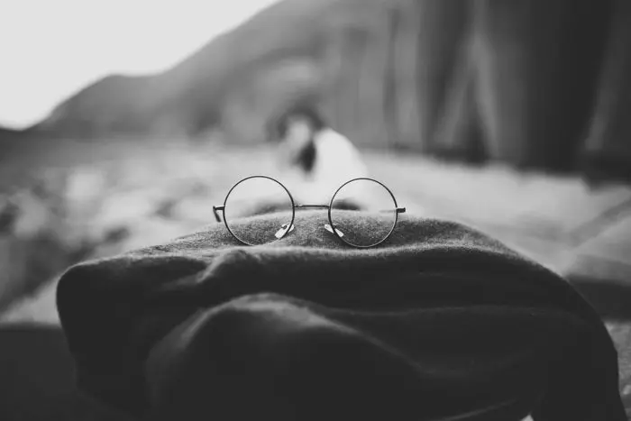 Cómo eliminar arañazos de las gafas paso a paso