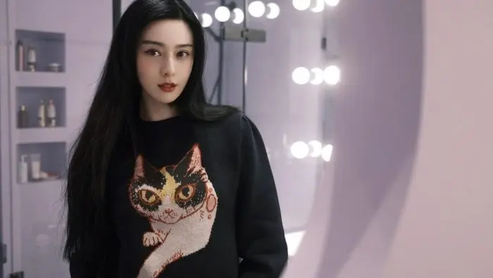 Fan Bingbing con cejas gruesas