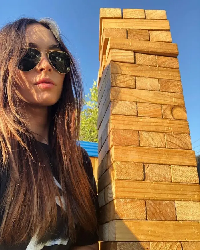 Megan Fox con gafas impresionantes