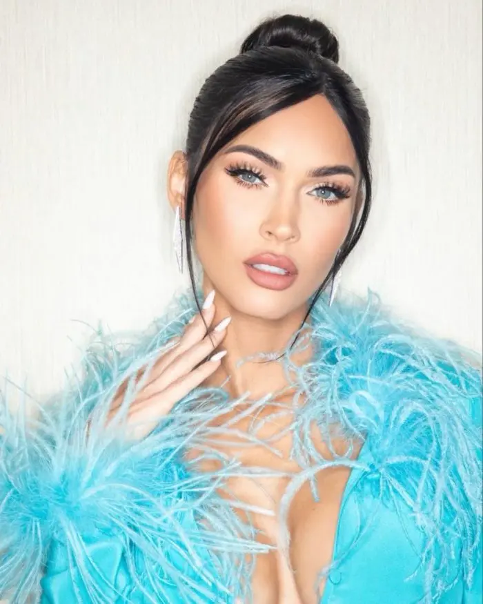 megan fox con ojos azules