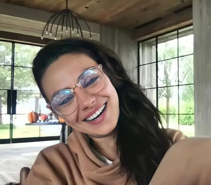 Mila Kunis con gafas bonitas