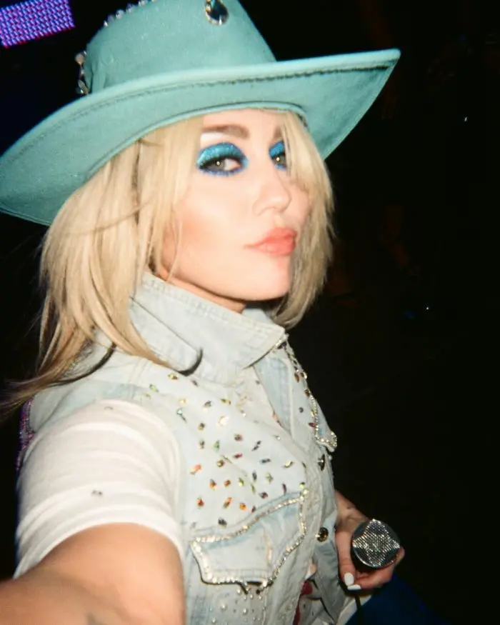 miley cyrus con ojos hermosos