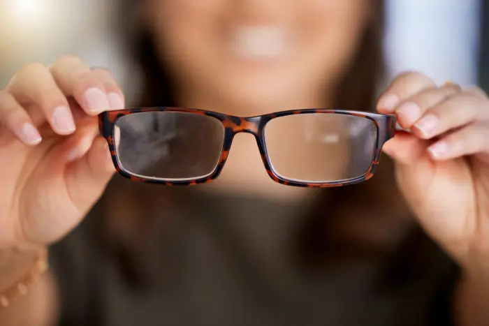 ¿Por qué un limpiador casero para gafas es una buena opción?