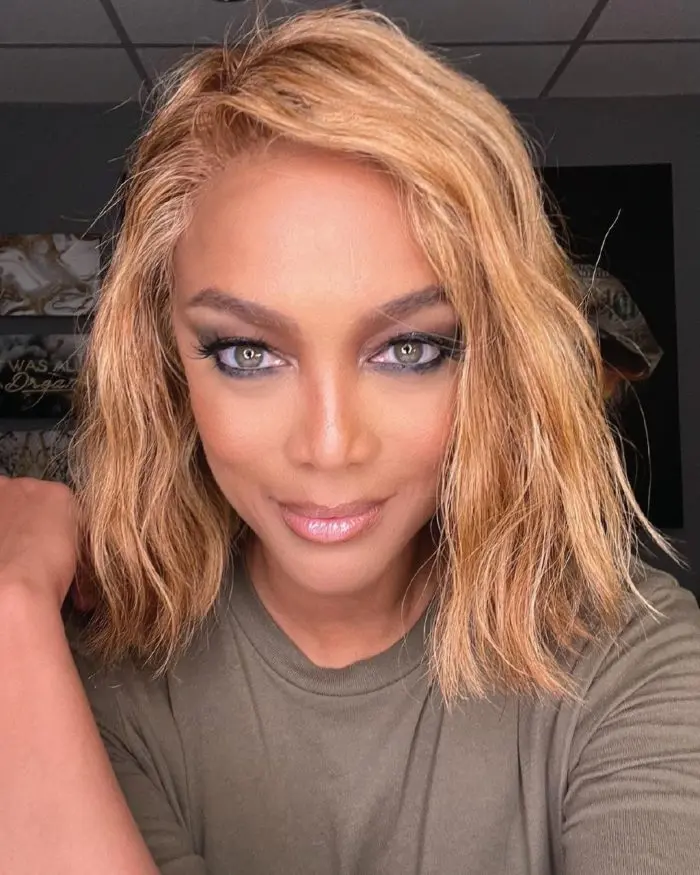 Tyra Banks con Ojos Profundos