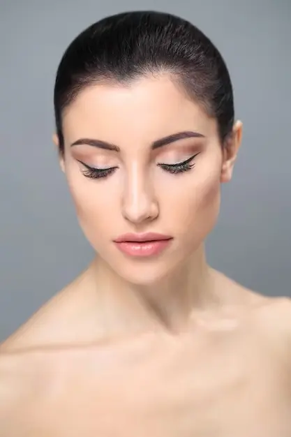 Consejos de Delineado para Ojos Caídos