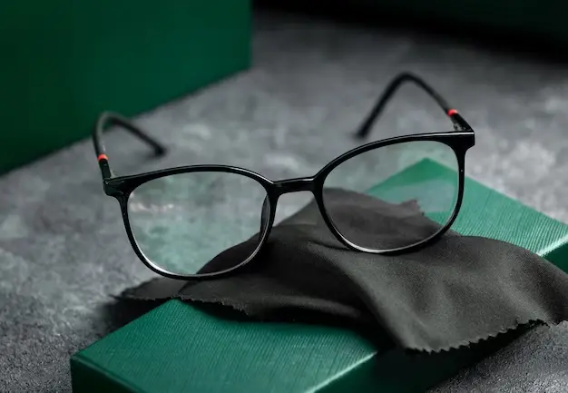 gafas con tinte verde
