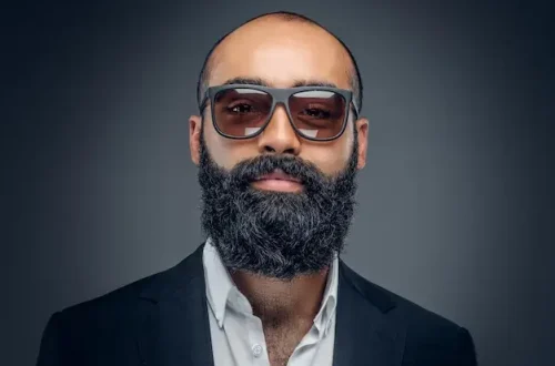 Hombres Calvos con Gafas
