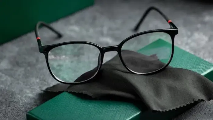 paso a paso para ajustar gafas de sol anchas