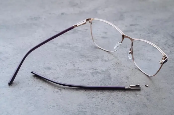 Reparar brazo roto de tus gafas de sol en casa