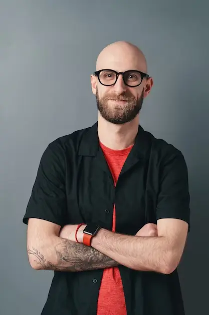 Usar gafas con cabeza calva